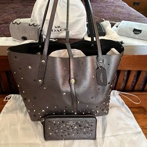 NWOT COACH MARKET TOTE WITH STAR RIVETS AND MATCHING WALLET